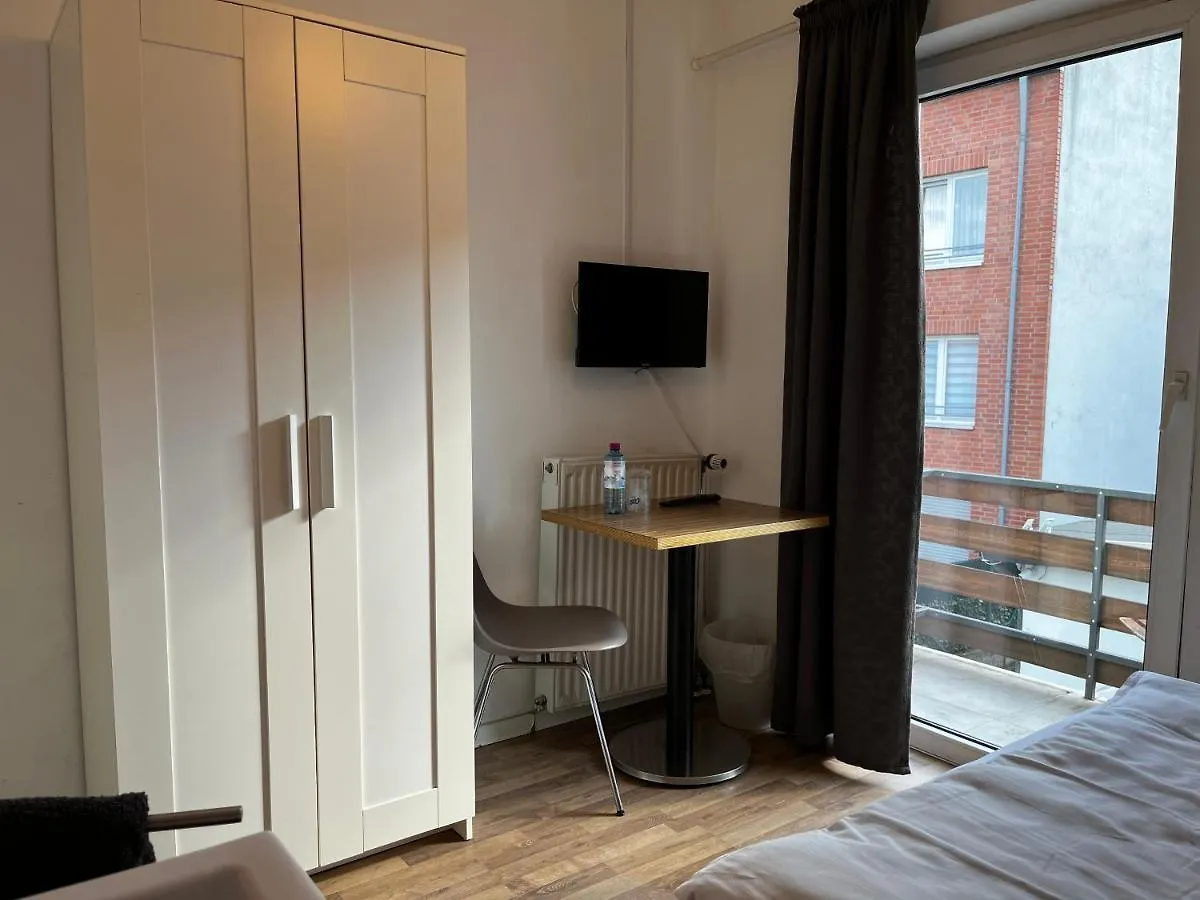 Hostel Hotelzimmer In Neusserstrasse Cologne