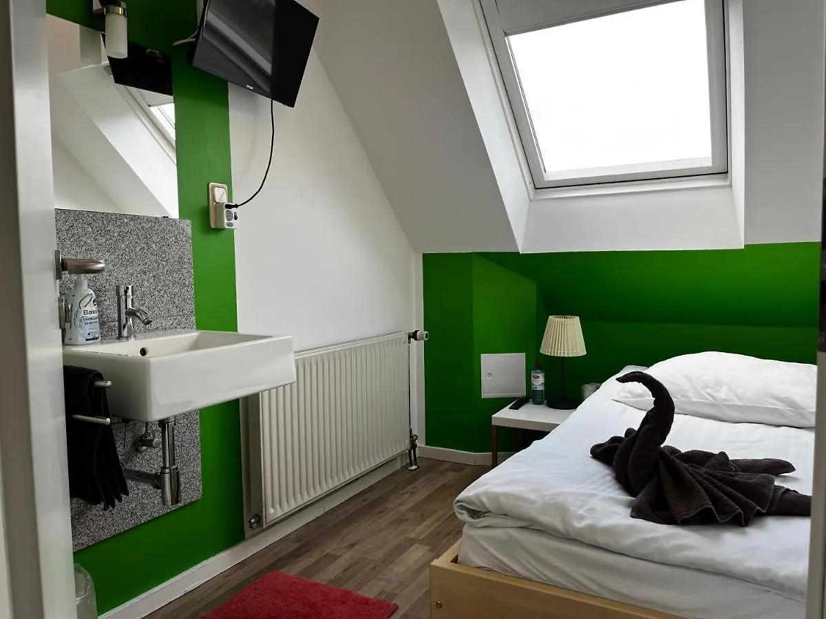Hotelzimmer In Neusserstrasse Cologne