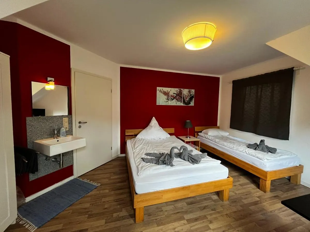 Hotelzimmer In Neusserstrasse Colonia Hostal
