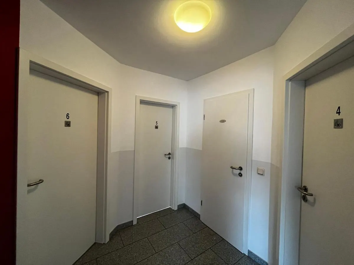 Hotelzimmer In Neusserstrasse Colonia Hostal